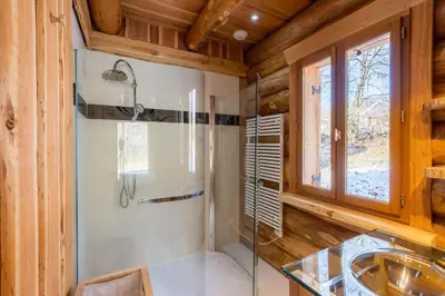 Salle de bains dans l'établissement Chalet l'Epicurien - Au calme avec grand jardin