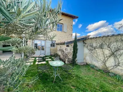 Jardin de l'établissement Domaine Clos Carron Gîte 2 personnes L'Olivier