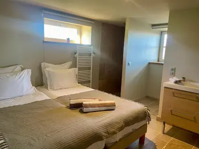 Un ou plusieurs lits dans un hébergement de l'établissement Domaine Clos Carron Gîte 2 personnes L'Olivier