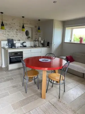 Cuisine ou kitchenette dans l'établissement Domaine Clos Carron Gîte 2 personnes L'Olivier