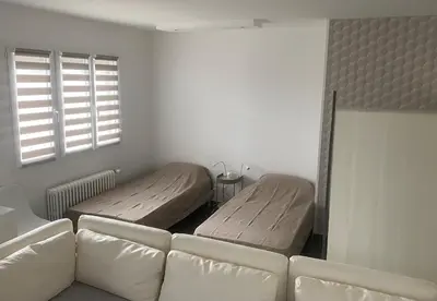 Un ou plusieurs lits dans un hébergement de l'établissement Logement indépendant chez l'habitant - CLIM- piscine commune - EV borne 22kw