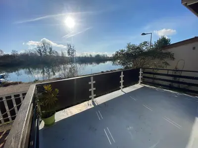 Vue sur la rivière ou le fleuve situé(e) à proximité de la maison de vacances
