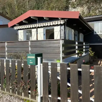 Chalet au bord de l eau