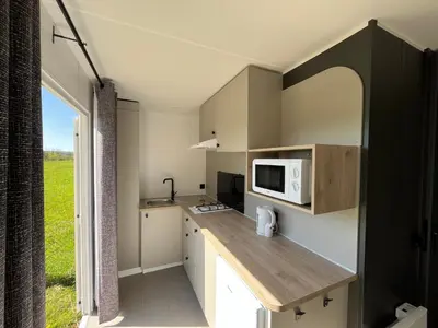 Cuisine ou kitchenette dans l'établissement Camping La Saline d'Arc et Senans