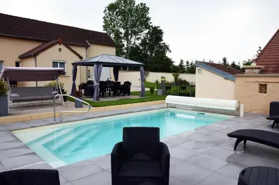 Piscine de l'établissement La Forêt de Velours ou située à proximité