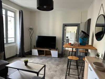 Télévision ou salle de divertissement dans l'établissement F2 hyper centre ville Lons