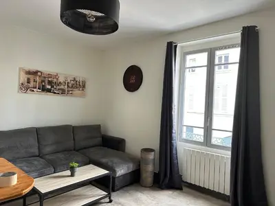 Coin salon dans l'établissement F2 hyper centre ville Lons