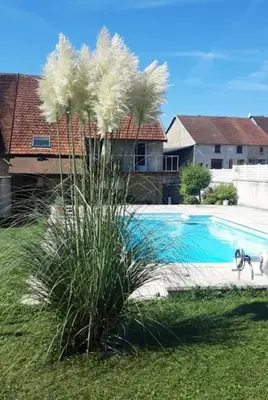 Piscine de l'établissement La perle des Lacs ou située à proximité