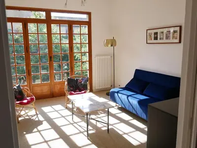 Coin salon dans l'établissement Maison au calme avec jardin à 5 min de Tournus