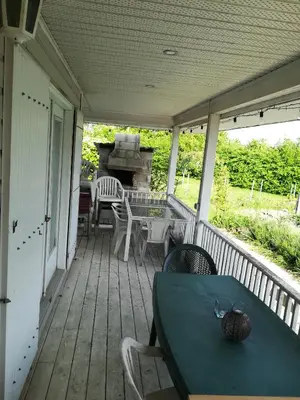 Balcon ou terrasse dans l'établissement Notre nid d'amour - jacuzzi, piscine, billard, bar extérieur, terrain de boules