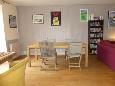 Coin salon dans l'établissement VIC-de-CHASSENAY