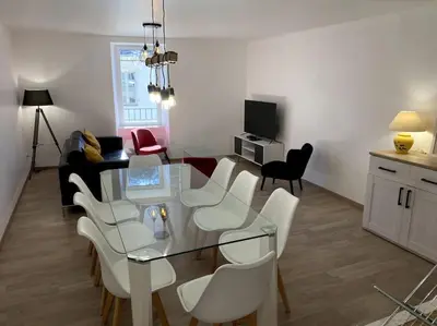 Télévision ou salle de divertissement dans l'établissement Maison de ville des Bernardines - Orgelet