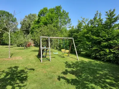 Aire de jeux pour enfants de l'établissement Chambres d'Hôtes La mésange à tête Bleue
