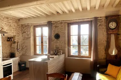 Cuisine ou kitchenette dans l'établissement Le nid du coq d'or location appartement