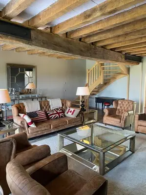 Coin salon dans l'établissement Longère de château en Bourgogne - avec piscine