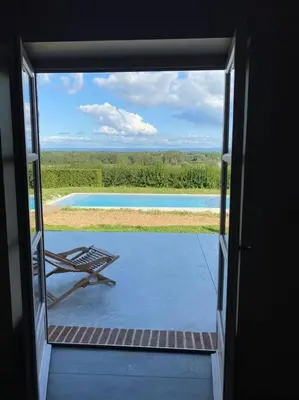 Piscine de l'établissement Longère de château en Bourgogne - avec piscine ou située à proximité