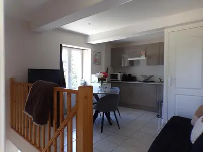 Cuisine ou kitchenette dans l'établissement Maison calme & paisible avec vue