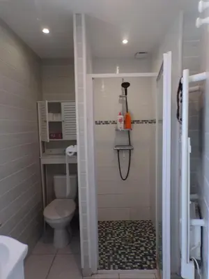 Salle de bains dans l'établissement Maison calme & paisible avec vue