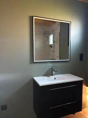 Salle de bains dans l'établissement Chalet 4-6 personnes proche Lac de Chalain avec terrasse