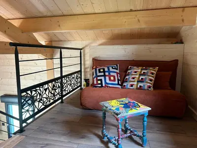 Un ou plusieurs lits dans un hébergement de l'établissement Chalet 4-6 personnes proche Lac de Chalain avec terrasse