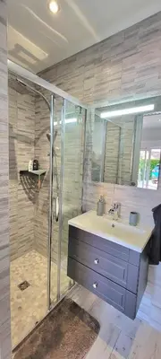 Salle de bains dans l'établissement Chez Manon et Stéphane