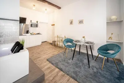 Cuisine ou kitchenette dans l'établissement Le Nid d'Amour Éternel