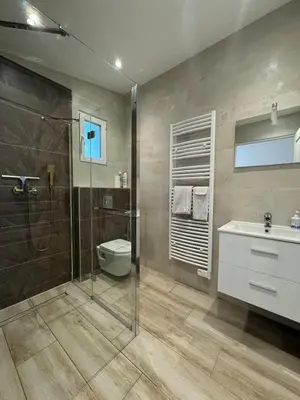 Salle de bains dans l'établissement Studio neuf très calme