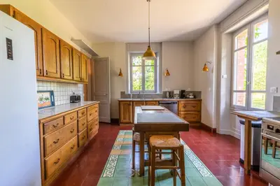 Cuisine ou kitchenette dans l'établissement Maison d'Adèle au hameau de Banne