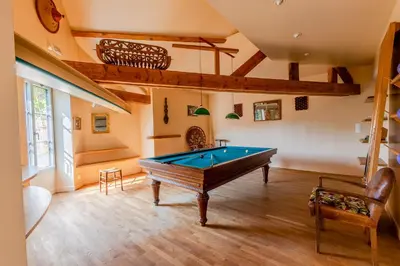 Billard dans l'établissement Maison d'Adèle au hameau de Banne