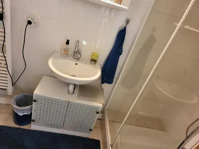 Salle de bains dans l'établissement Monis ruhiges Ferienhaus