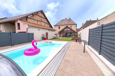 Piscine de l'établissement Chez Laurence ou située à proximité