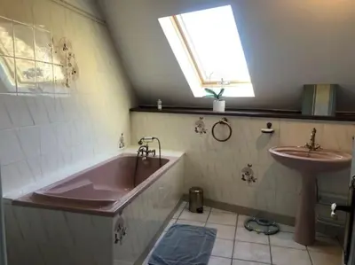 Salle de bains dans l'établissement Gîte les filous Maison avec piscine et dépendance