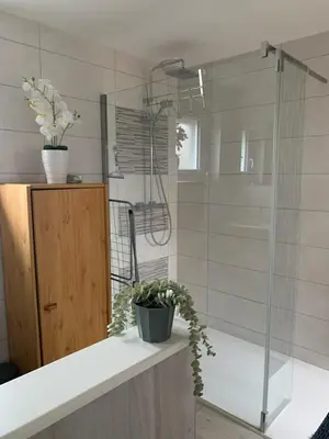 Salle de bains dans l'établissement La maison du lavoir