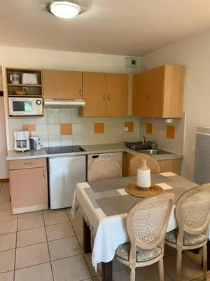 Cuisine ou kitchenette dans l'établissement Charm Burgundy
