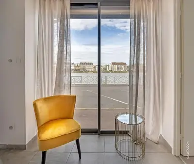 Balcon ou terrasse dans l'établissement Appartement T2 climatisé Le quai 391