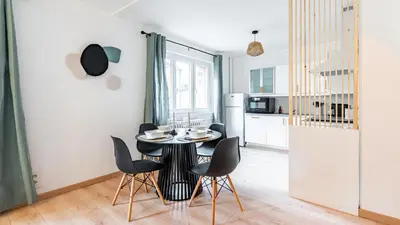 Cuisine ou kitchenette dans l'établissement Casa Nena, nid douillet , quartier BSB, République