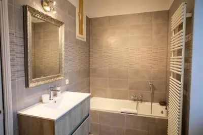 Salle de bains dans l'établissement CHATEAU DE QUINCEY