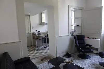 Cuisine ou kitchenette dans l'établissement Lons-le Saunier Appartement Site remarquable