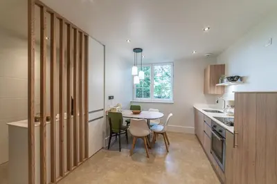 Cuisine ou kitchenette dans l'établissement Le Jungle - Appt pour 6 avec parking privé