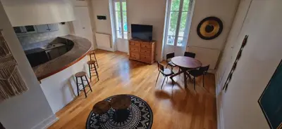 Télévision ou salle de divertissement dans l'établissement Le duplex