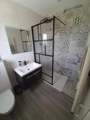 Salle de bains dans l'établissement Gîte du Solnan