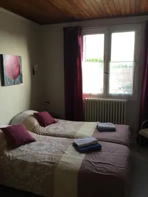 Un ou plusieurs lits dans un hébergement de l'établissement Auberge Fleurie