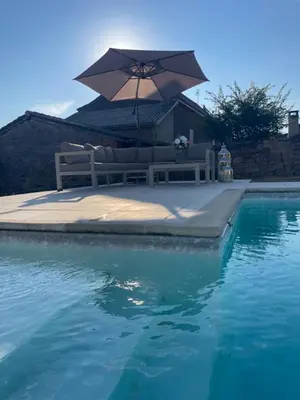 Piscine de l'établissement Chateau de GRANDVAUX ou située à proximité