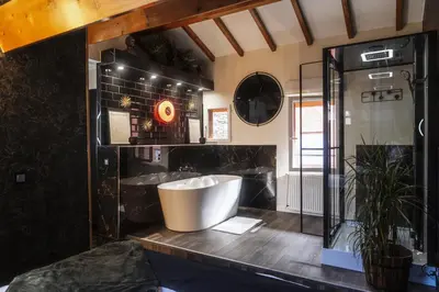Salle de bains dans l'établissement Appart hôtel le 8 La Suite - parking gratuit -