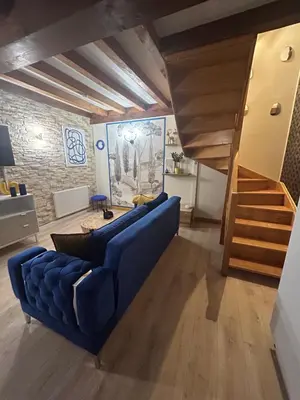 Coin salon dans l'établissement Appart hôtel le 8 La Suite - parking gratuit -