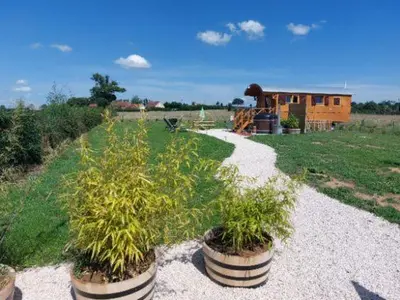 Jardin de l'établissement Le Domaine des Nomades