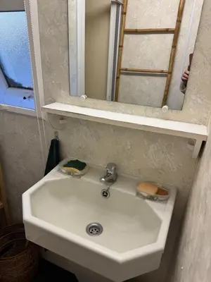 Salle de bains dans l'établissement Mobilhome situé côté ville et côté campagne