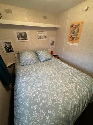 Un ou plusieurs lits dans un hébergement de l'établissement Mobilhome situé côté ville et côté campagne