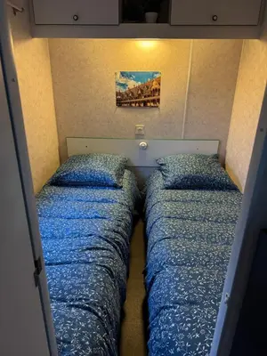 Un ou plusieurs lits dans un hébergement de l'établissement Mobilhome situé côté ville et côté campagne