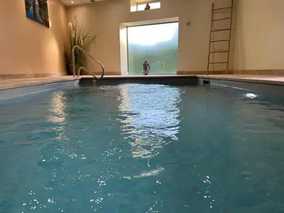 Piscine de l'établissement Mon Petit Paradis, Piscine Intérieure Chauffée Privative ou située à proximité
